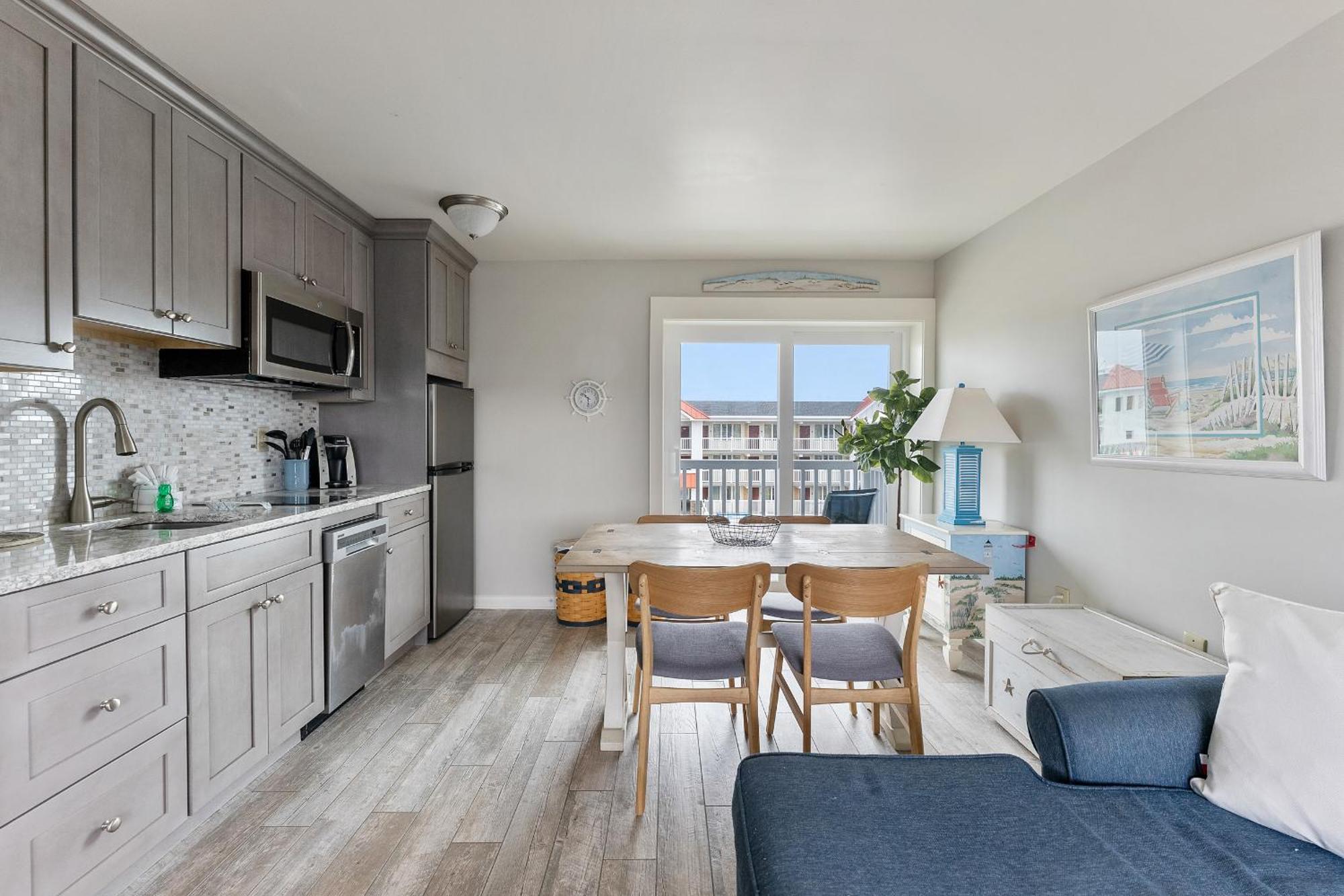 Beachcomber Resort Авалон Екстериор снимка