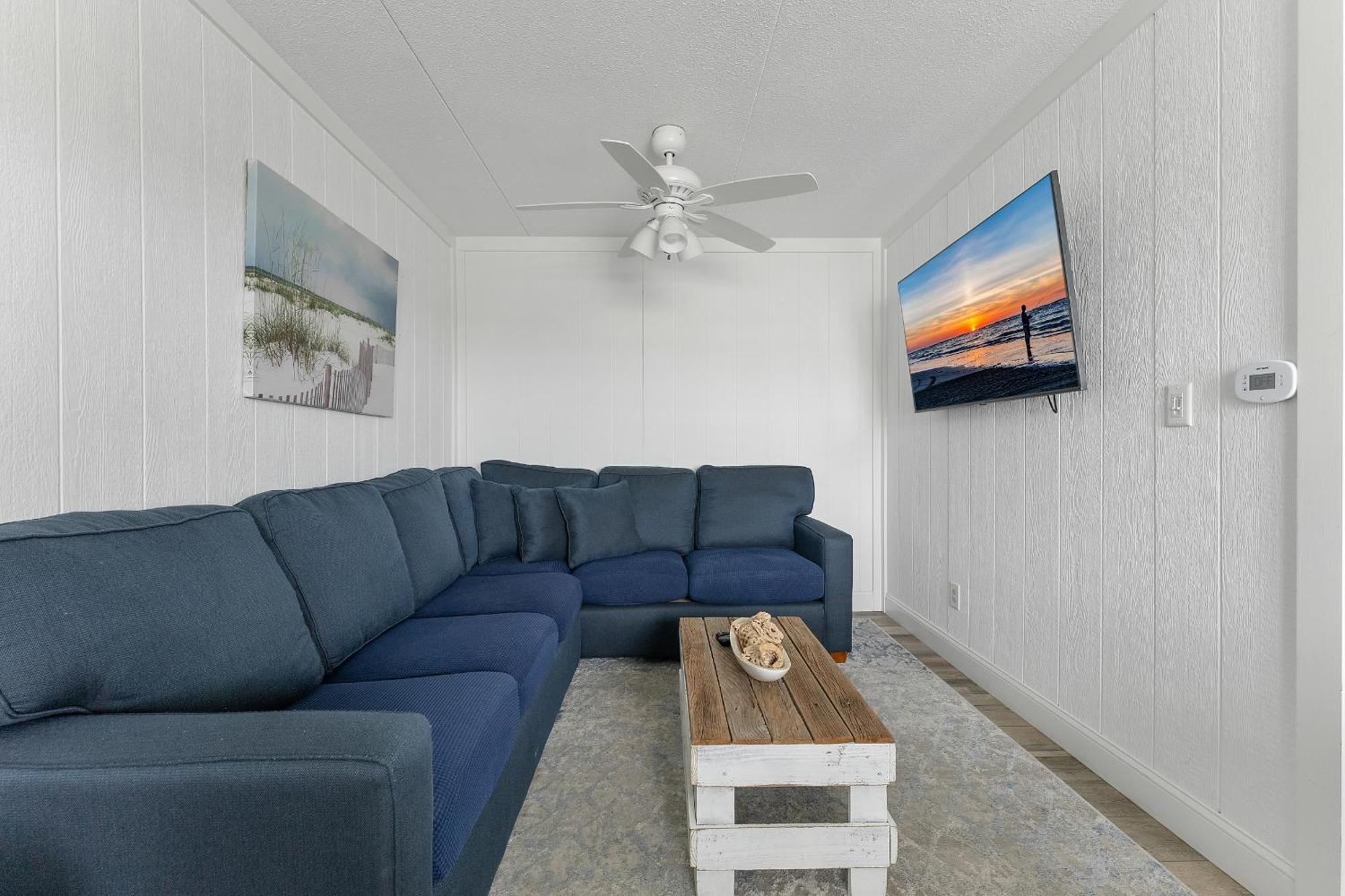 Beachcomber Resort Авалон Екстериор снимка