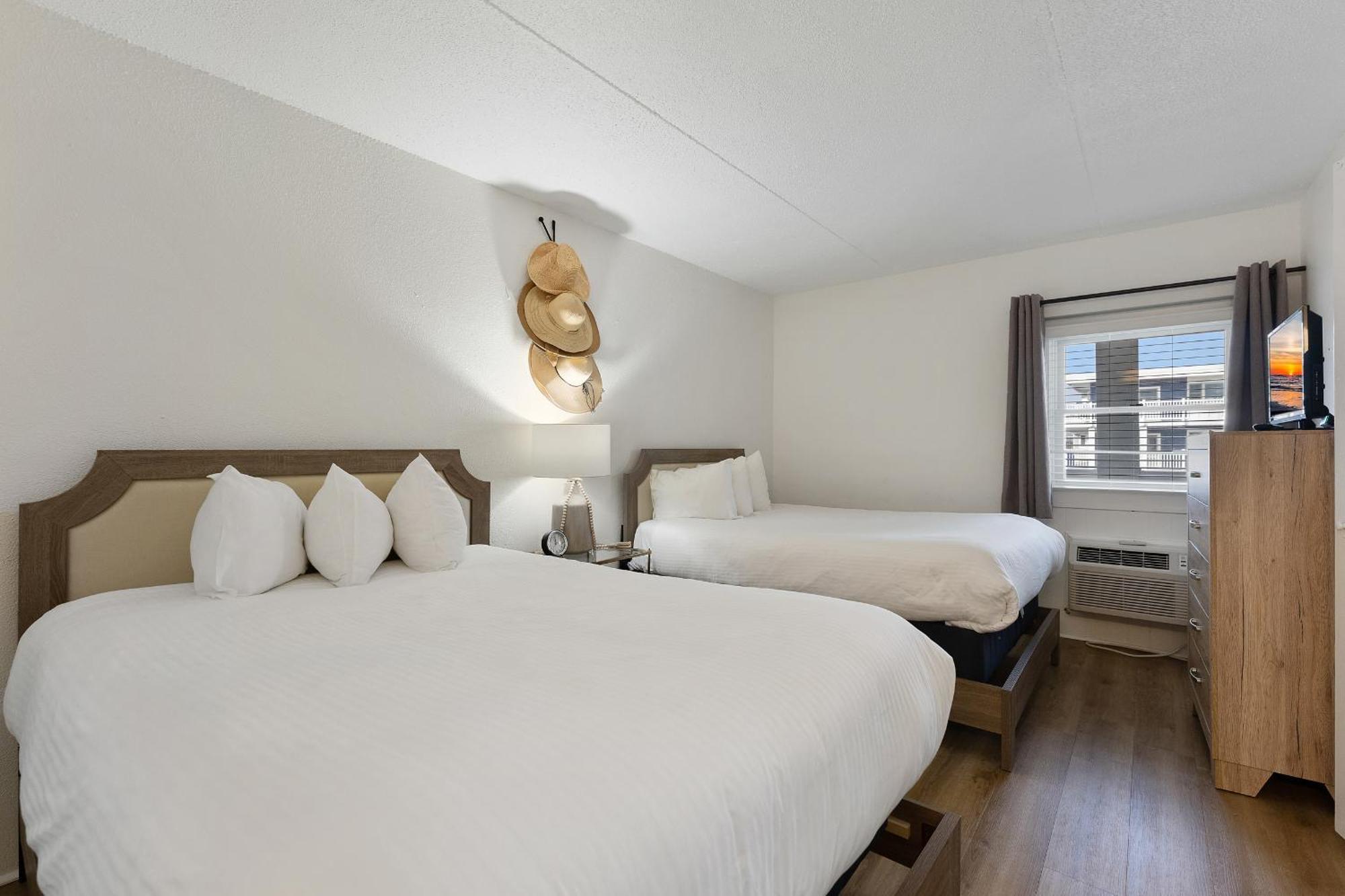 Beachcomber Resort Авалон Екстериор снимка