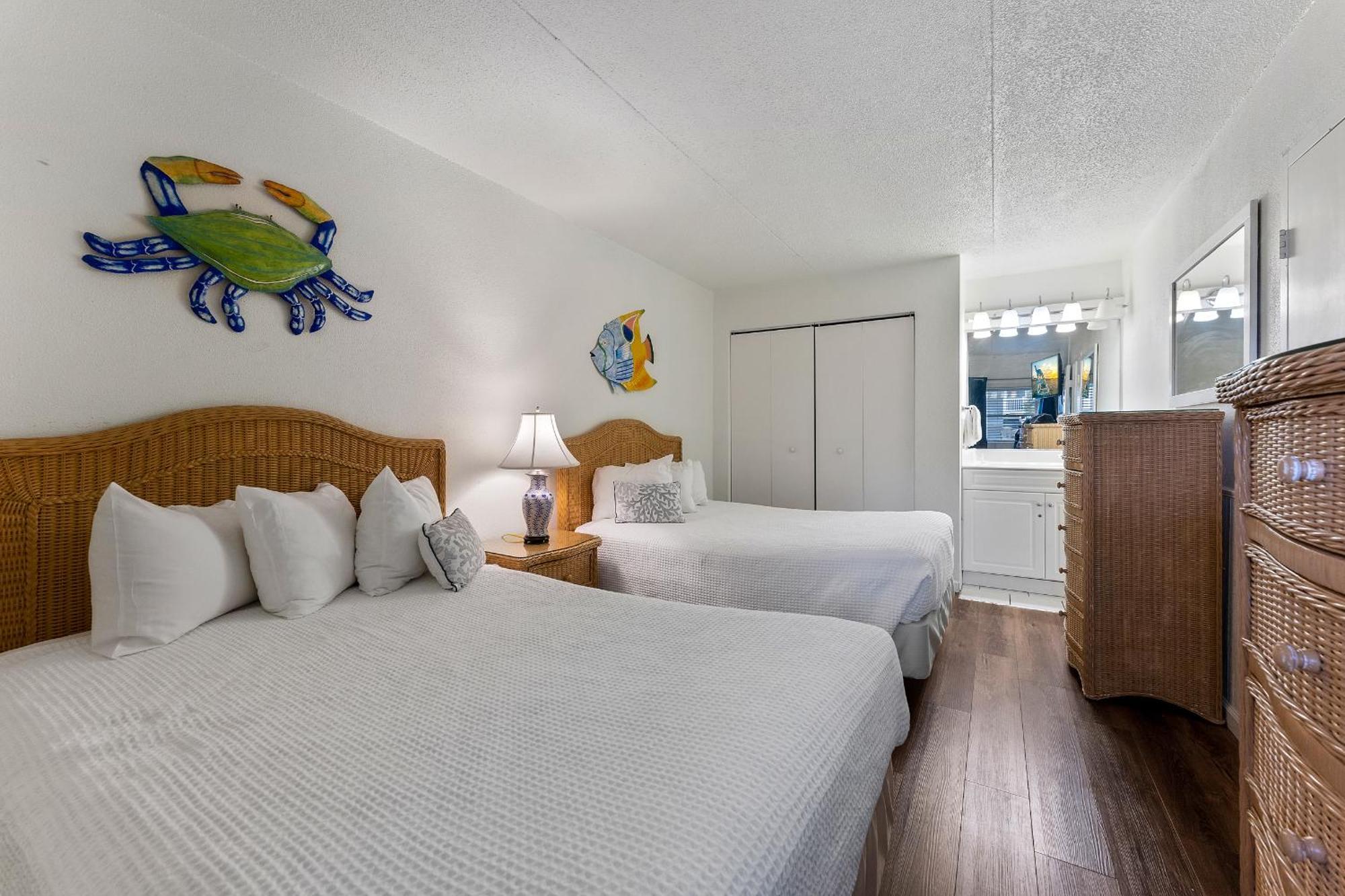 Beachcomber Resort Авалон Екстериор снимка