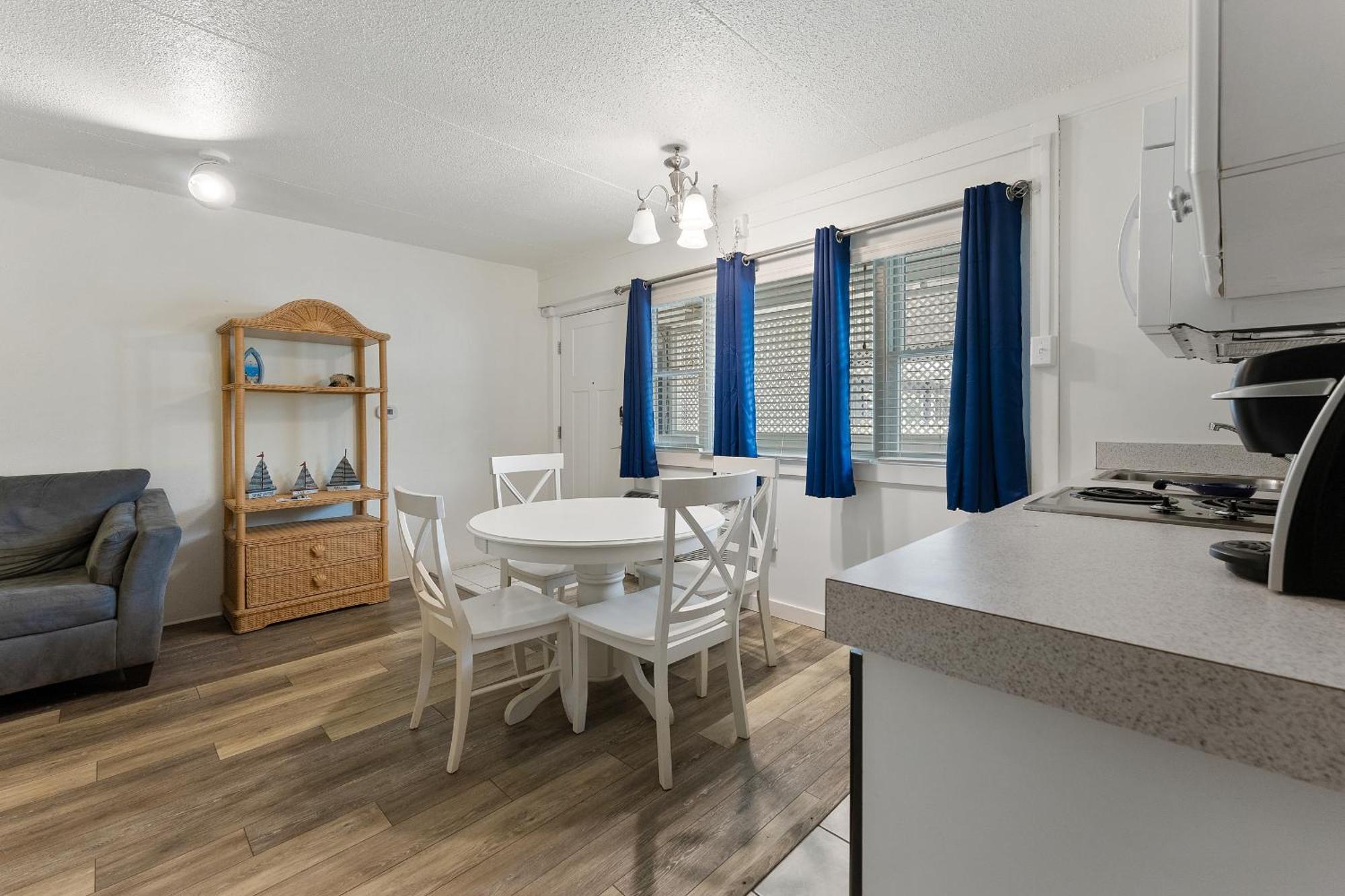 Beachcomber Resort Авалон Екстериор снимка