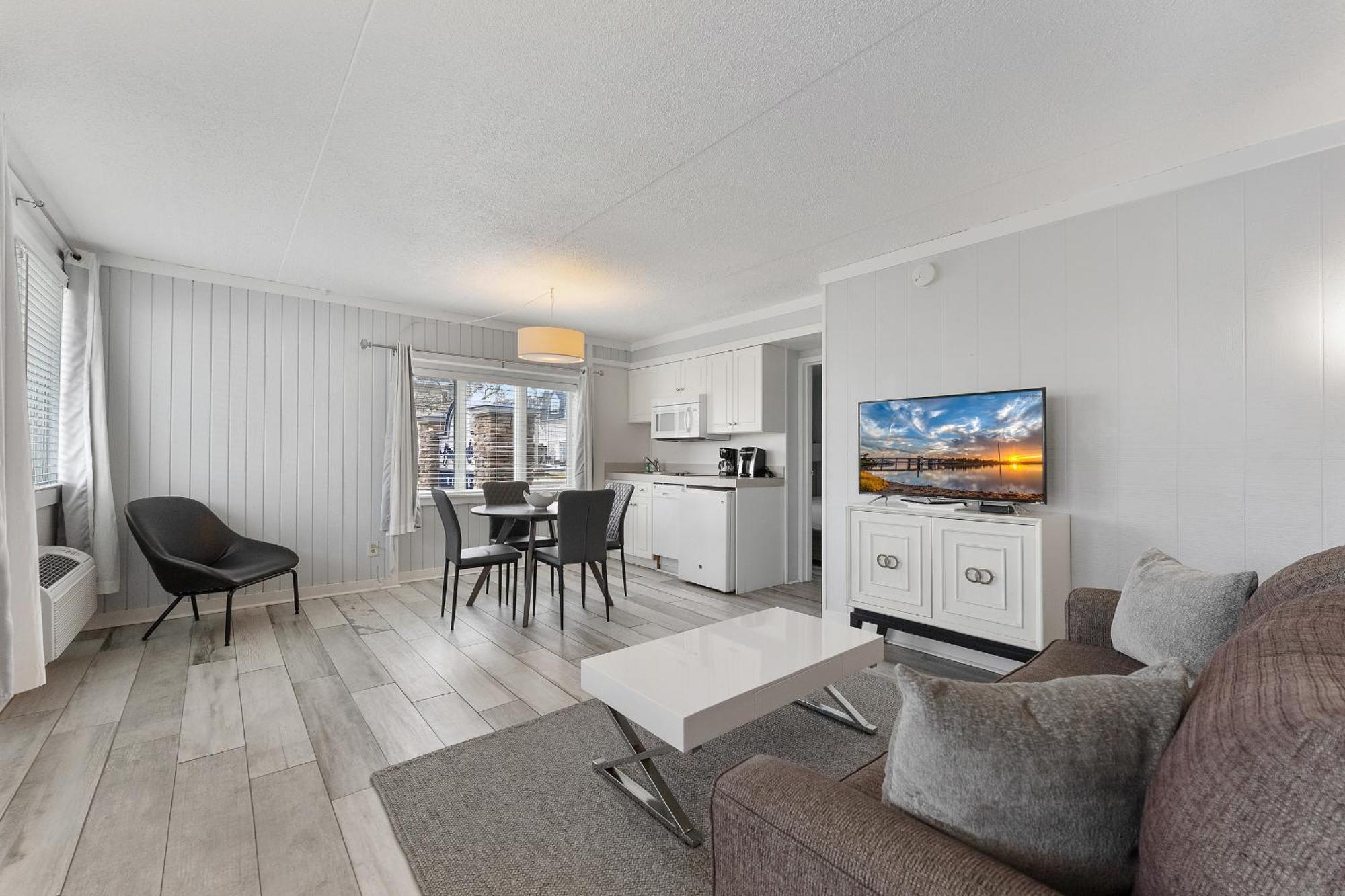 Beachcomber Resort Авалон Екстериор снимка